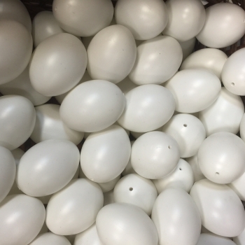 50 Eier weiß Kunststoff 6 cm